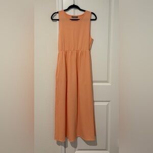 Elegant Sleeveless Maxi Dress in Peach
